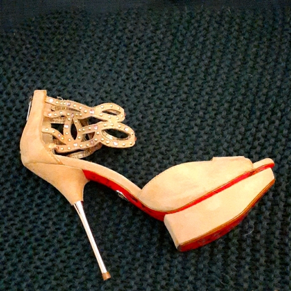 Betsey Johnson Shoes - BETSY Johnstone size 10 leather platform shoes